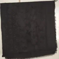 تعدادی روسری وشال