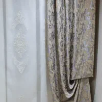 پرده پذیرایی ۶/۵ متری و کنار پرده طوسی آکبند حراج|پرده، رانر، رومیزی|ارومیه, |دیوار