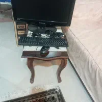 یک عدد  مانیتور ۲۲ اینچ در حد نو