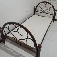 تخت یکنفره فلزی