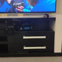 میز تلویزیون کار کرده