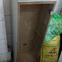 بوفه شیشه ای فلزی مناسب اسباب بازی و....