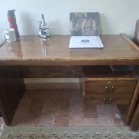 میز تحریر چوبی محکم سالم