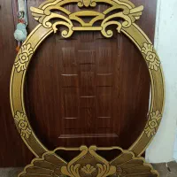 قاب آیینه طلایی رنگ