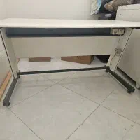 میز محکم و اسکلت فلزی اداری