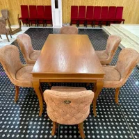 میز چوبی تالار و رستوران