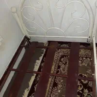 تخت فلزی