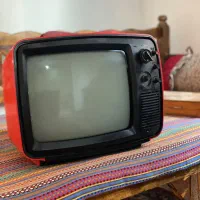 تلویزیون نوستالژی سیاه سفید قدیمی قرمز اکبند نایاب|تلویزیون و پروژکتور|چالوس, |دیوار