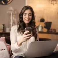 کاردرمنزل باگوشی انلاین