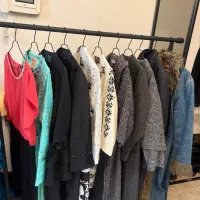 انواع مانتو و پالتو و لباس شب و اسپرت و شلوار، کیف