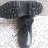 پوتین سربازی نو|کیف، کفش، کمربند|گالیکش, |دیوار