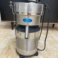 تعدادی وسیله کافه که کلا سه ماه استفاده شدن