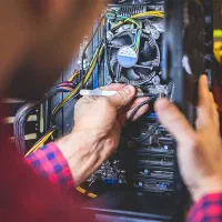 نصب ویندوز و خدمات کامپیوتر در محل