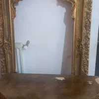 قاب آیینه و میزش