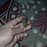 دو سه عدد سنگ زیبا دارم پسند عزیزی شد در خدمتم