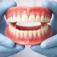 دست دندان مصنوعی-درمان بیماران بی دندانی کامل