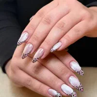 کاشت ناخن باهدیه