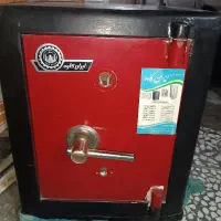 یک عدد گاو صندوق در حد نو