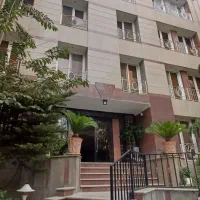 نیاوران ۲۲۰ متر ۴  خواب دسترسی  (( زیر قیمت ))