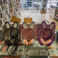 هدفون خرگوشی در رنگبندی و ۴ چراغ رنگی فعال