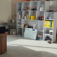 باکس سفید ام دی اف تعدادی میز و صندلی تلفن سانترال