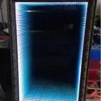 ساخت و طراحی انواع آینه های بی نهایت در کاشان