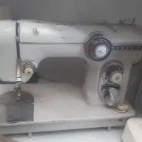 تعدادی لوازم کارگاه خیاطی