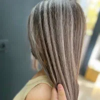 مدل برای رنگ و لایت مو