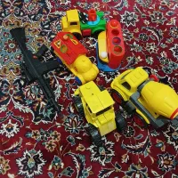 مقداری اسباب بازی بچه