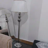 آباژور ایستاده