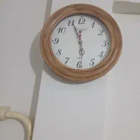 ساعت دیواری در حد نو ۴۰۰