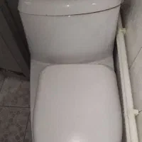 توالت فرنگی و سنگ روشویی