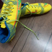 یک جفت کفش چمن اصل