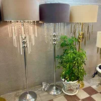 حراج آباژور ایستاده کنار سالنی بمدت محدود