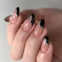 خدمات و آموزش کاشت ناخن