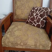 مبل راحتی، تخت و تشک، میز، یخچال