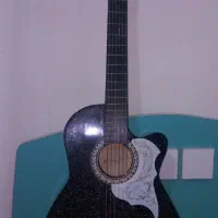 گیتار دیاموند سیم های نو و بسیار صدای دلنشین