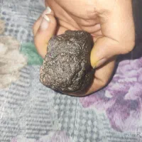 سنگ مشکوک به شهاب سنگ|کلکسیون اشیاء عتیقه|ساوه, |دیوار