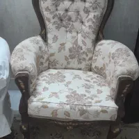 یک دست مبل سلطنتی ۷ نفره با دو تا صندلی میزبان