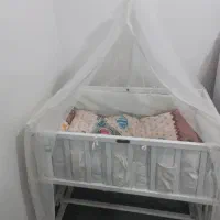 تخت کنار مادر