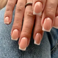 خدمات ناخن ترمیم ۲۵۰لمینت۲۵۰کاشت۴۵۰