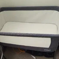 تخت کنار مادر