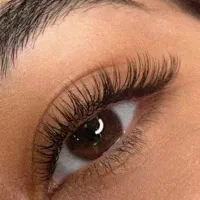 خدمات میکاپ وشنیون و رنگ و لایت و کاشت ناخن و مژه|خدمات آرایشگری و زیبایی|خرمآباد, |دیوار