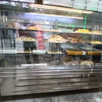 ویترین .میز.بامیه زن.