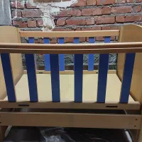 تخت خواب و گهواره