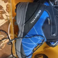 کفش کوهنوردی|کیف، کفش، کمربند|اندیشه, اندیشه فاز ۱|دیوار