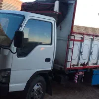 خاور ایسوزو۶تنی برای حمل ونقل بار داخلی وشهرستان