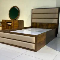 تخت نوجوان وعروس