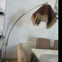 آباژور ایستاده