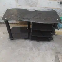 میز تلویزیون با تلویزیون ۲۱ اینچ